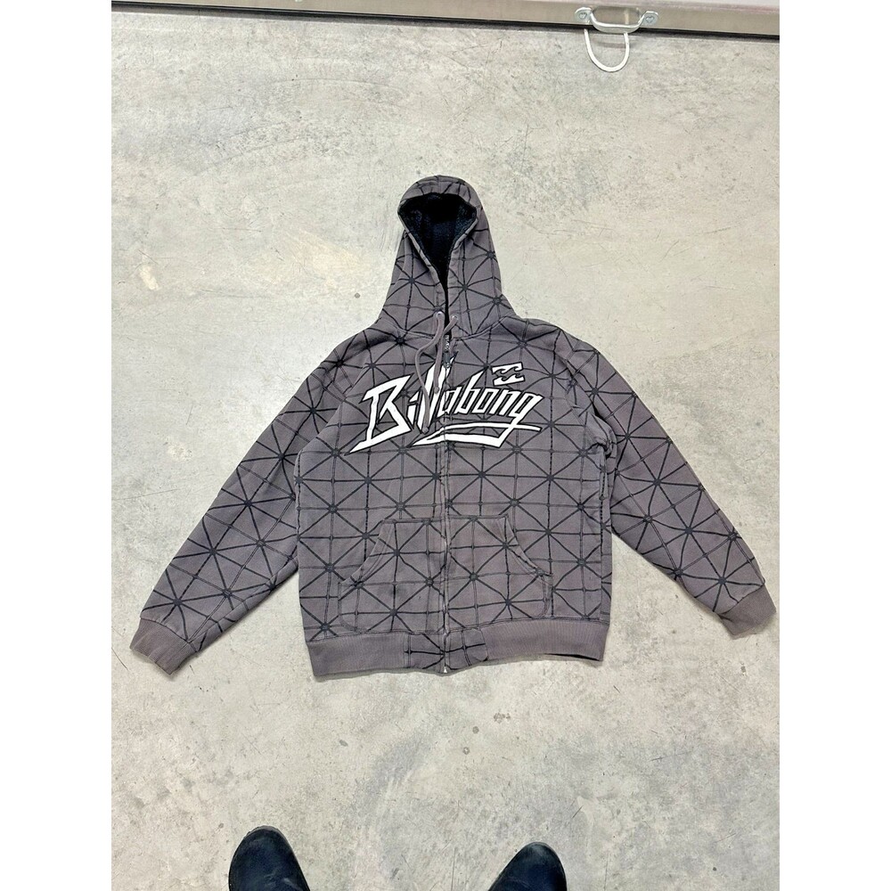 2000's Billabong crossline zip up jacket with sherpa lining with big front hit.